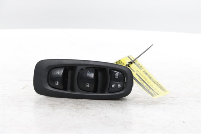 Usados Interruptor combinado de ventanillas Renault Kadjar (RFEH) 1.2 Energy TCE 130 Precio € 50,00 Norma de margen ofrecido por Snuverink Autodemontage