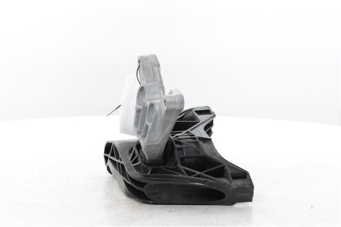 Engine mount from a Peugeot 408 1.2 12V Hybrid 136 2025
