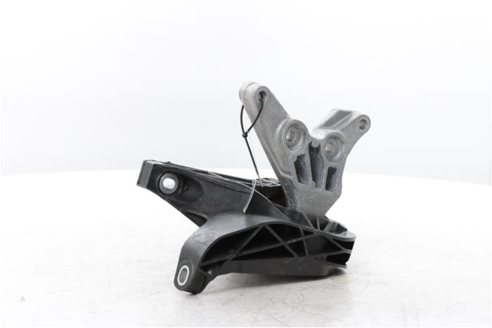 Engine mount from a Peugeot 408 1.2 12V Hybrid 136 2025