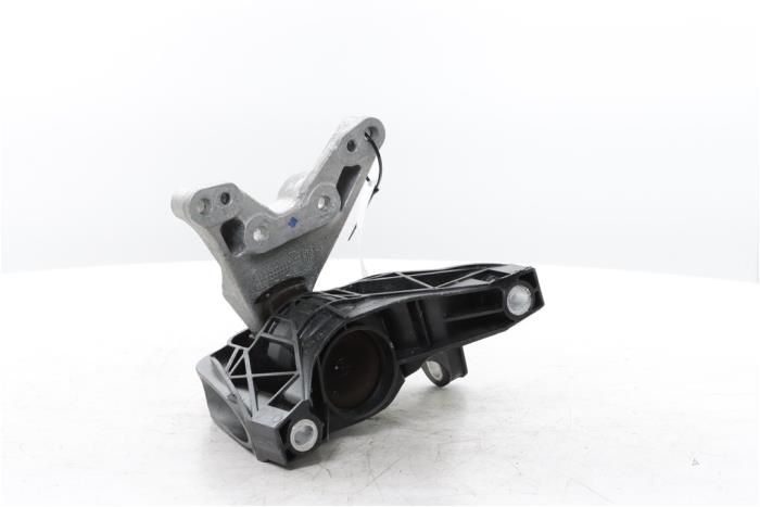 Engine mount from a Peugeot 408 1.2 12V Hybrid 136 2025