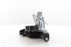 Engine mount from a Peugeot 408 1.2 12V Hybrid 136 2025