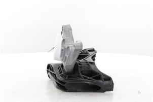 Engine mount from a Peugeot 408 1.2 12V Hybrid 136 2025