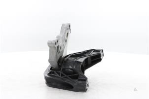 Engine mount from a Peugeot 408 1.2 12V Hybrid 136 2025