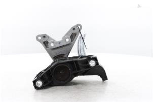 Engine mount from a Peugeot 408 1.2 12V Hybrid 136 2025