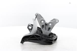 Engine mount from a Peugeot 408 1.2 12V Hybrid 136 2025