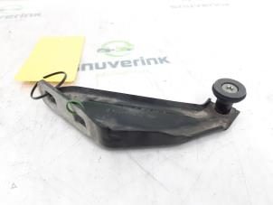 Used Sliding door roller, right Renault Kangoo Express (FW) 1.5 dCi 85 Price € 30,25 Inclusive VAT offered by Snuverink Autodemontage