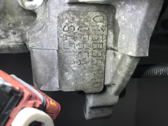 Engine from a Peugeot 208 I (CA/CC/CK/CL) 1.6 Vti 16V 2013