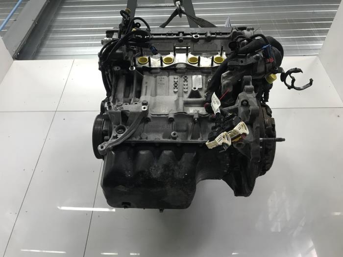 Engine from a Peugeot 208 I (CA/CC/CK/CL) 1.6 Vti 16V 2013
