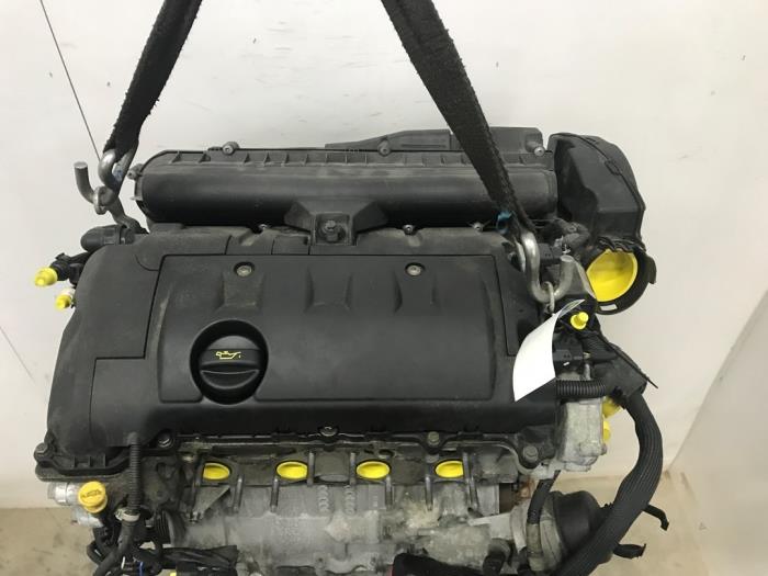 Engine from a Peugeot 208 I (CA/CC/CK/CL) 1.6 Vti 16V 2013