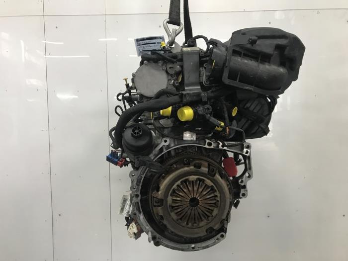 Engine from a Peugeot 208 I (CA/CC/CK/CL) 1.6 Vti 16V 2013