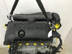 Engine from a Peugeot 208 I (CA/CC/CK/CL) 1.6 Vti 16V 2013
