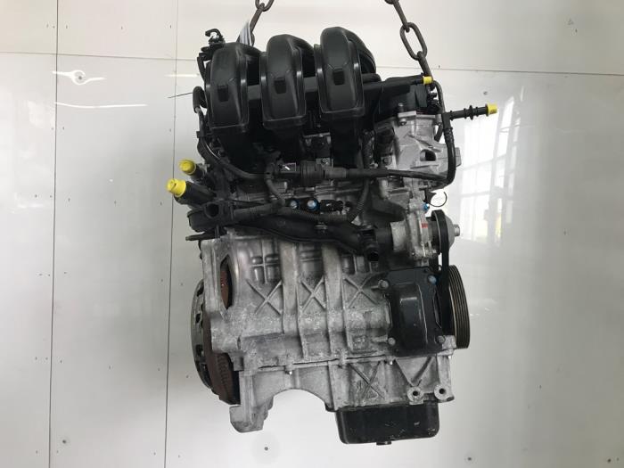 Engine from a Peugeot 208 I (CA/CC/CK/CL) 1.2 Vti 12V PureTech 82 2013