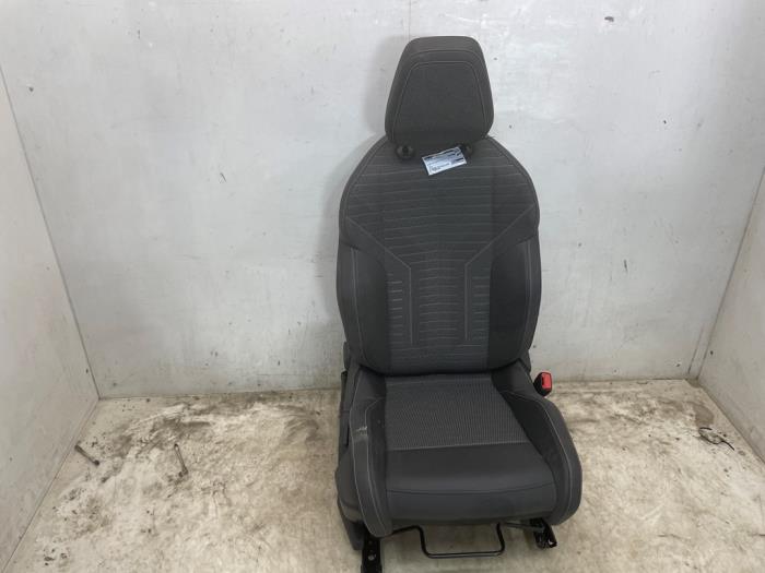Używane Fotel prawy Peugeot 3008 III 1.2 12V Hybrid 136 Cena € 95,00 Procedura marży oferowane przez Snuverink Autodemontage