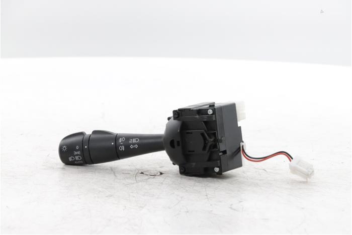 Używane Przelacznik swiatel Renault Captur I (2R) 1.2 TCE 16V EDC Cena € 30,00 Procedura marży oferowane przez Snuverink Autodemontage