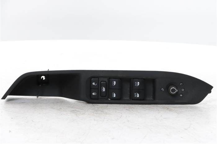 Usados Interruptor combinado de ventanillas Jeep Compass II (MP) 1.3 4XE 240 16V 4x4 Precio € 114,95 IVA incluido ofrecido por Snuverink Autodemontage