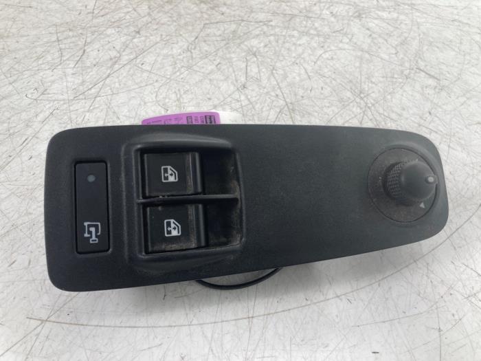 Usados Interruptor combinado de ventanillas Fiat Ducato (250) 2.3 D 140 Multijet AdBlue Precio € 72,60 IVA incluido ofrecido por Snuverink Autodemontage