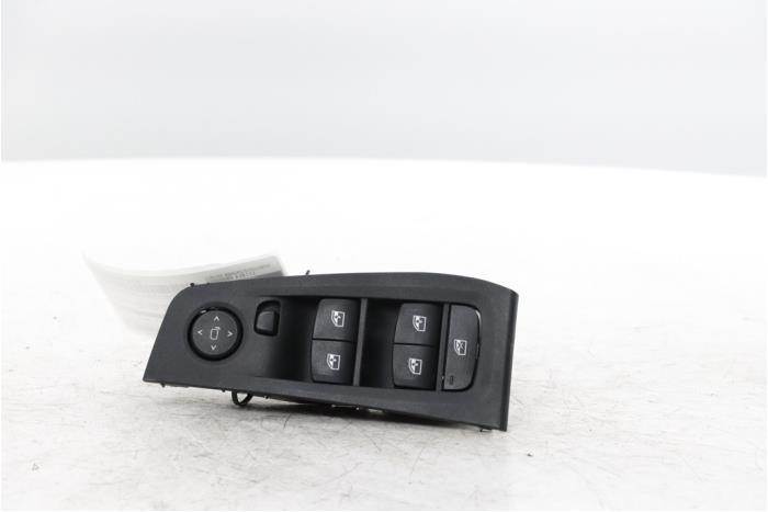 Usados Interruptor combinado de ventanillas BMW 1 serie (F40) 118i 1.5 TwinPower 12V Precio € 55,00 Norma de margen ofrecido por Snuverink Autodemontage