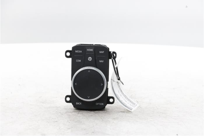Used On-board computer controller BMW 1 serie (F40) 118i 1.5 TwinPower 12V Price € 80,00 Margin scheme offered by Snuverink Autodemontage