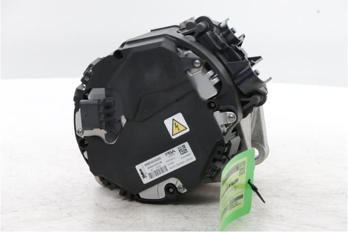 Usagé Dynamo Opel Grandland (OV64) 1.2 Turbo 12V Hybrid 136 Prix € 975,00 Règlement à la marge proposé par Snuverink Autodemontage