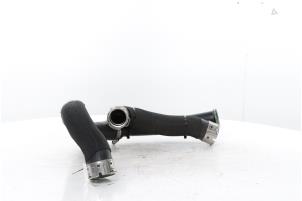Intercooler Schlauch van een Opel Grandland (OV64) 1.2 Turbo 12V Hybrid 136 2025