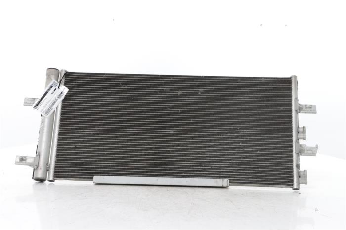 Usagé Condenseur de climatisation BMW 1 serie (F40) 118d 2.0 16V Prix € 250,00 Règlement à la marge proposé par Snuverink Autodemontage