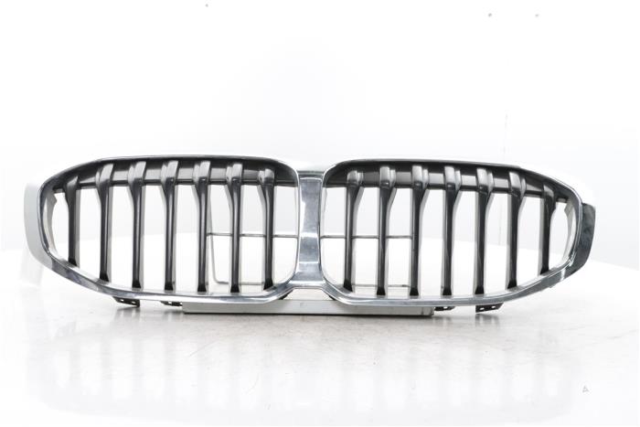 Begagnade Grill BMW 1 serie (F40) 118i 1.5 TwinPower 12V Pris € 65,00 Marginaltabell erbjuds av Snuverink Autodemontage