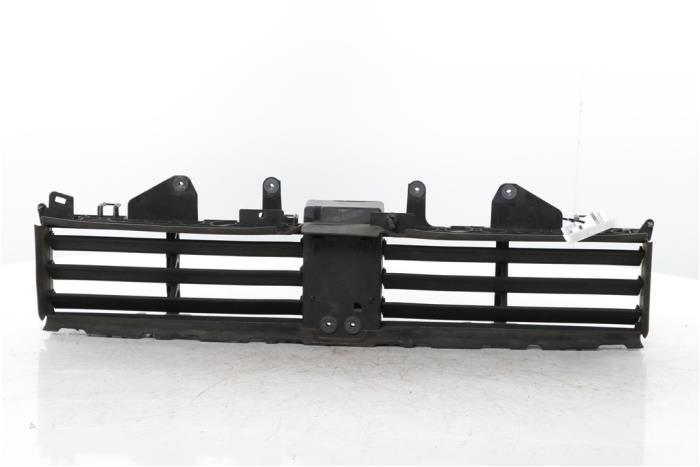 Begagnade Lufttratt BMW 1 serie (F40) 118i 1.5 TwinPower 12V Pris € 135,00 Marginaltabell erbjuds av Snuverink Autodemontage