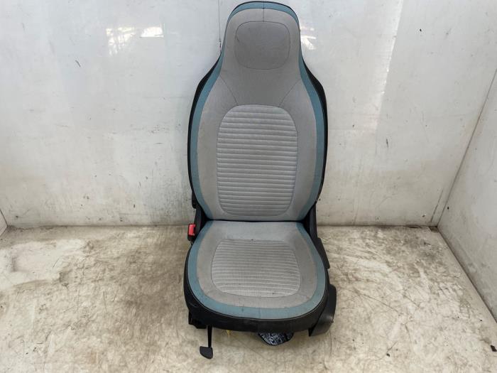 Używane Fotel lewy Renault Twingo III (AH) 1.0 SCe 70 12V Cena € 100,00 Procedura marży oferowane przez Snuverink Autodemontage