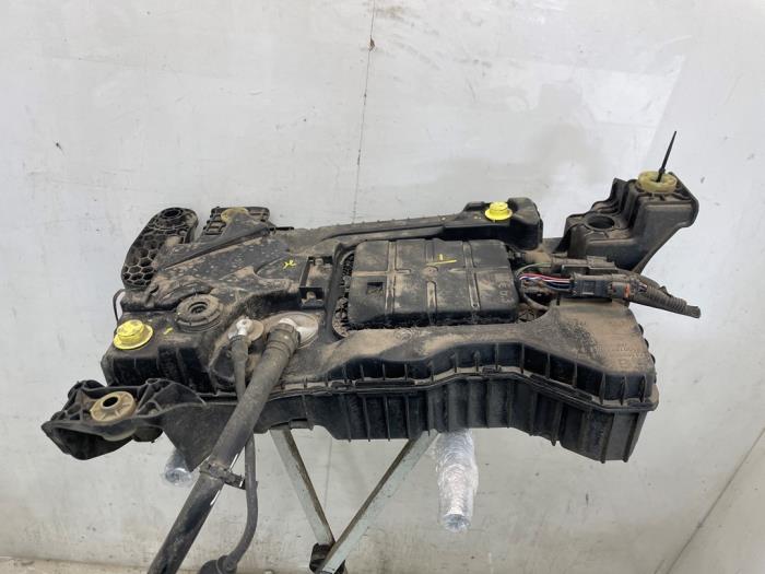 Gebrauchte Adblue Tank Peugeot 3008 II (M4/MC/MJ/MR) 1.5 BlueHDi 130 Preis € 514,25 Mit Mehrwertsteuer angeboten von Snuverink Autodemontage