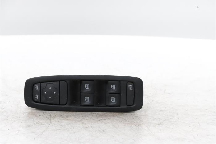 Usados Interruptor combinado de ventanillas Renault Megane IV Estate (RFBK) 1.3 TCE 115 16V Precio € 60,00 Norma de margen ofrecido por Snuverink Autodemontage