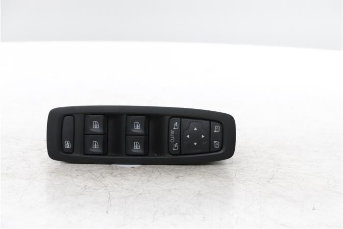 Usados Interruptor combinado de ventanillas Renault Megane IV Estate (RFBK) 1.5 Energy dCi 115 Precio € 45,00 Norma de margen ofrecido por Snuverink Autodemontage