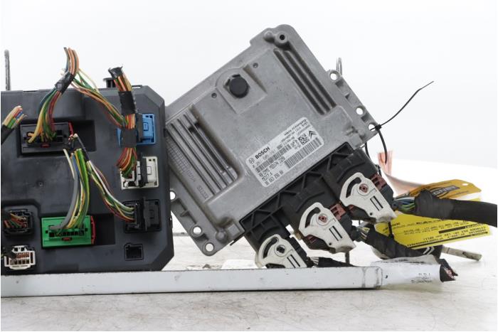 Used Engine management computer Citroen DS3 (SA) 1.6 16V VTS THP 155 Price € 250,00 Margin scheme offered by Snuverink Autodemontage