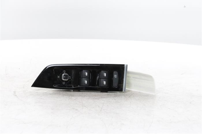Usados Interruptor combinado de ventanillas Opel Astra L Sports Tourer (F4/FC/FN/FR) 1.6 Plug-in Hybrid Turbo 16V Precio € 60,50 IVA incluido ofrecido por Snuverink Autodemontage