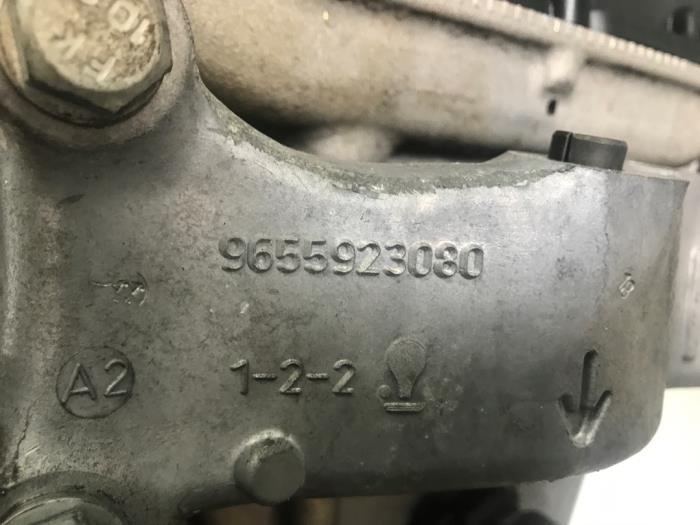 Engine from a Citroën DS5 (KD/KF) 1.6 16V THP 155 2012