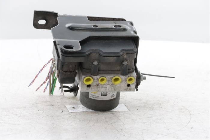 Begagnade ABS-pump Opel Combo Cargo 1.5 CDTI 130 Pris € 217,80 Inklusive moms erbjuds av Snuverink Autodemontage
