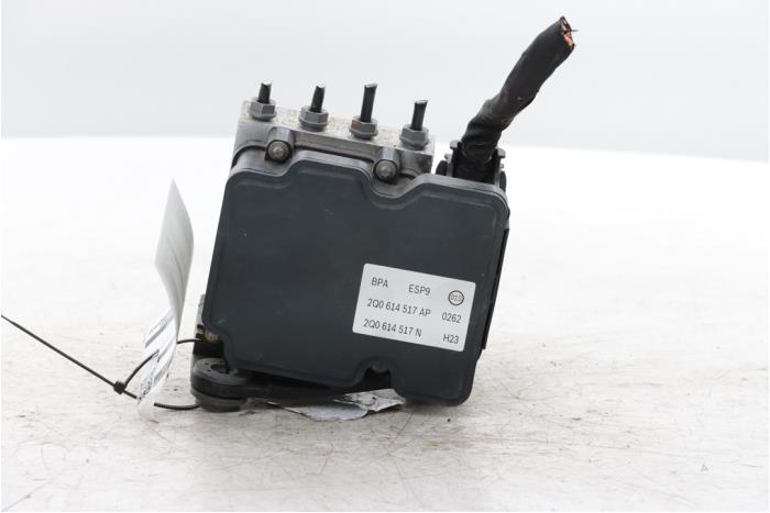 Begagnade ABS-pump Volkswagen Polo VI (AW1) 1.0 TSI 12V Pris € 60,00 Marginaltabell erbjuds av Snuverink Autodemontage