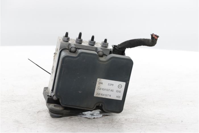 Usagé Pompe ABS Volkswagen Polo VI (AW1) 1.0 TSI 12V Prix € 60,00 Règlement à la marge proposé par Snuverink Autodemontage