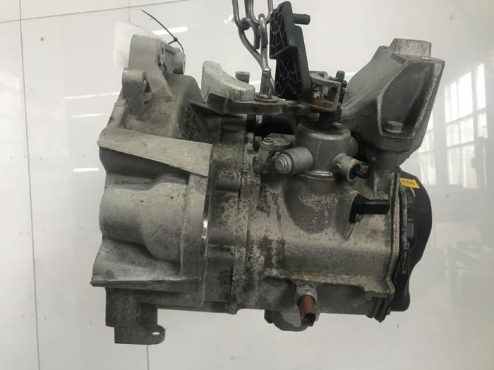 Usagé Boîte de vitesse Volkswagen Polo VI (AW1) 1.0 TSI 12V Prix € 495,00 Règlement à la marge proposé par Snuverink Autodemontage