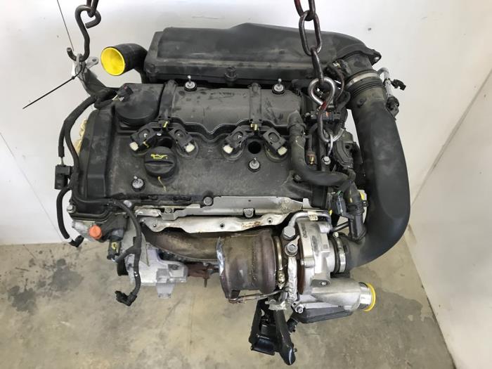 Engine from a Opel Astra L Sports Tourer (F4/FC/FN/FR) 1.6 Plug-in Hybrid Turbo 16V 2024