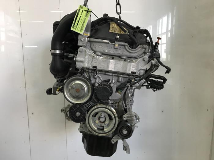 Engine from a Opel Astra L Sports Tourer (F4/FC/FN/FR) 1.6 Plug-in Hybrid Turbo 16V 2024