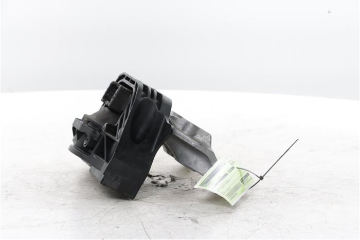 Engine mount from a Opel Corsa F (UB/UH/UP) 1.2 Turbo 12V 110 Hybrid 2026