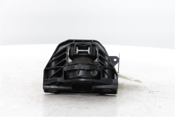 Engine mount from a Opel Corsa F (UB/UH/UP) 1.2 Turbo 12V 110 Hybrid 2026