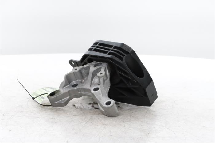 Engine mount from a Opel Corsa F (UB/UH/UP) 1.2 Turbo 12V 110 Hybrid 2026