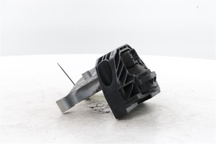 Engine mount from a Opel Corsa F (UB/UH/UP) 1.2 Turbo 12V 110 Hybrid 2026