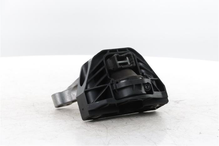 Engine mount from a Opel Corsa F (UB/UH/UP) 1.2 Turbo 12V 110 Hybrid 2026