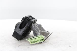 Engine mount from a Opel Corsa F (UB/UH/UP) 1.2 Turbo 12V 110 Hybrid 2026