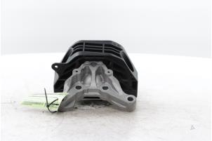 Engine mount from a Opel Corsa F (UB/UH/UP) 1.2 Turbo 12V 110 Hybrid 2026