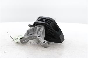 Engine mount from a Opel Corsa F (UB/UH/UP) 1.2 Turbo 12V 110 Hybrid 2026