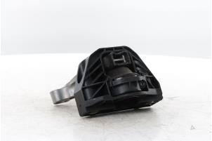 Engine mount from a Opel Corsa F (UB/UH/UP) 1.2 Turbo 12V 110 Hybrid 2026