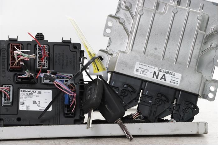 Used Engine management computer Dacia Sandero III 1.0 TCE 110 12V Price € 295,00 Margin scheme offered by Snuverink Autodemontage